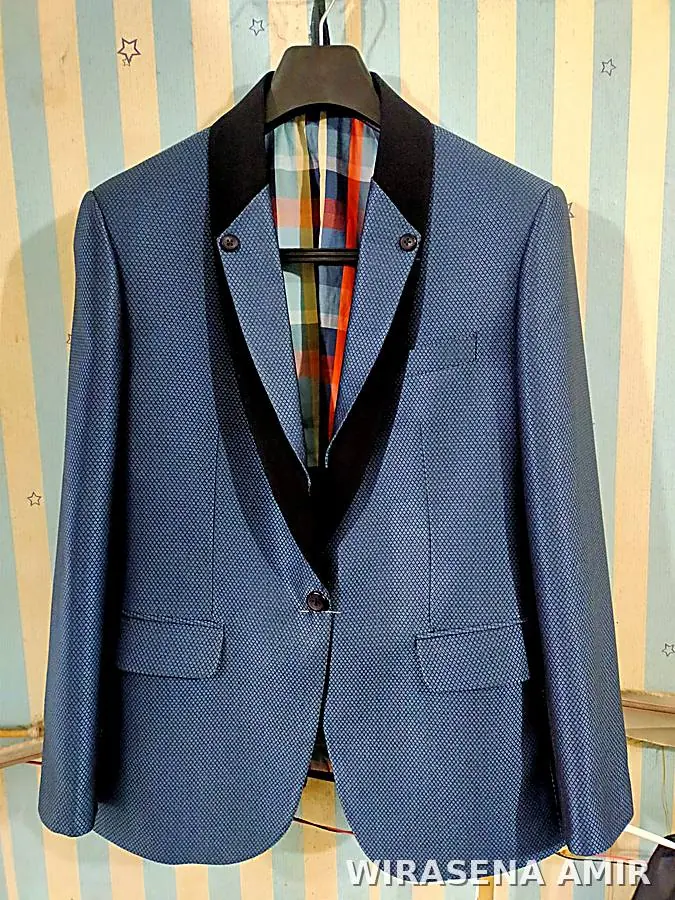 Produk jas Wirasena Amir