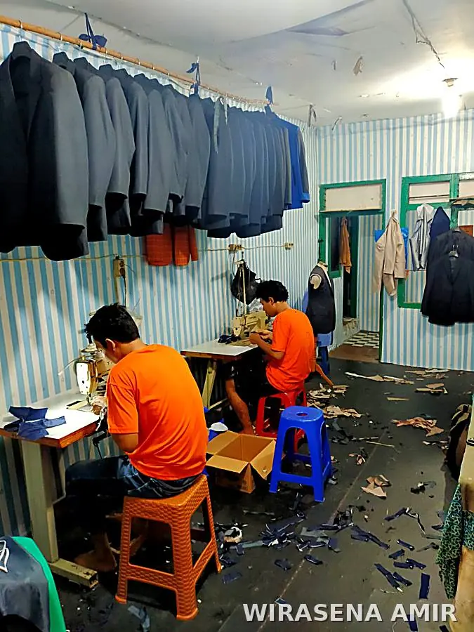 Produk jas Wirasena Amir