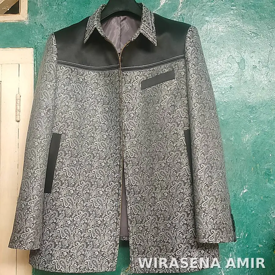 Produk jas Wirasena Amir