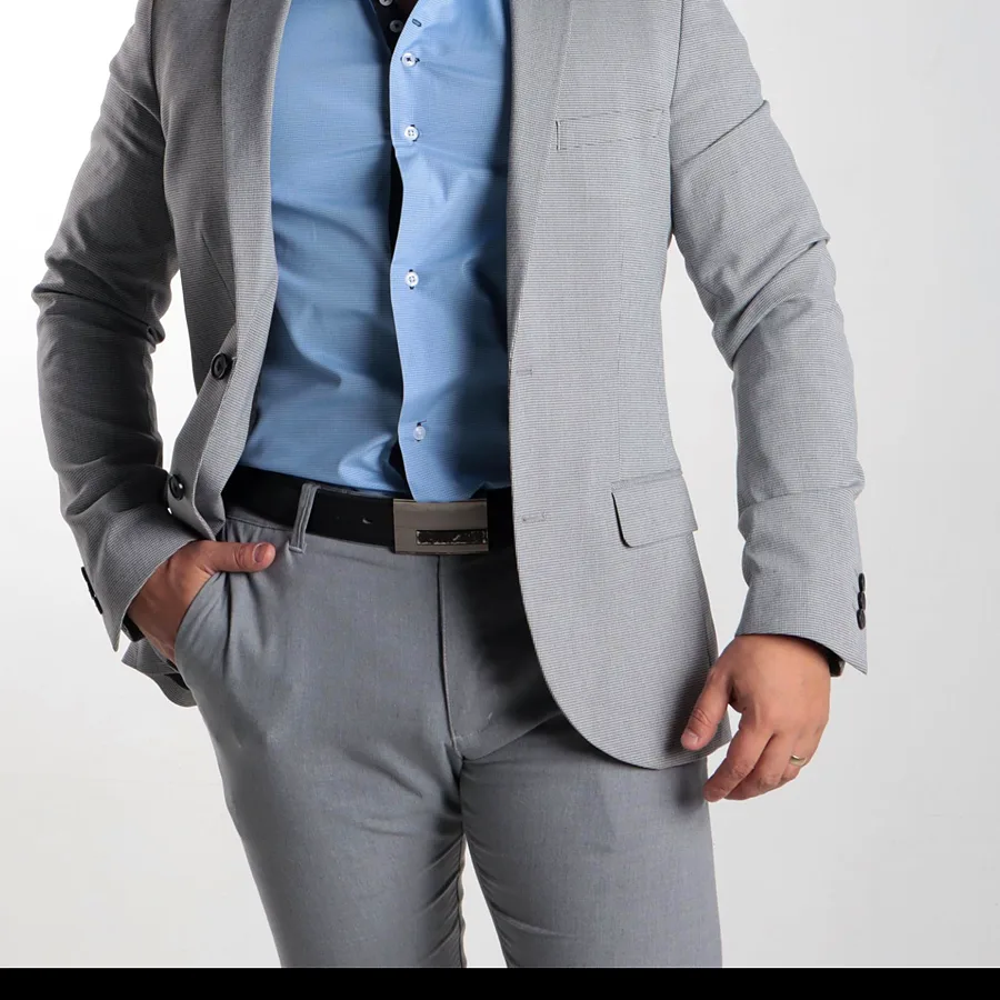 Contoh model blazer abu-abu bertekstur dengan kemeja biru
